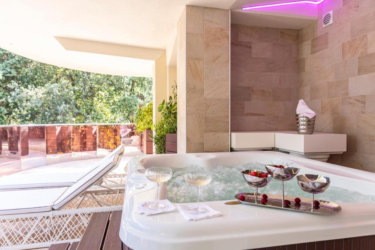 Queen Suite Spa Bath