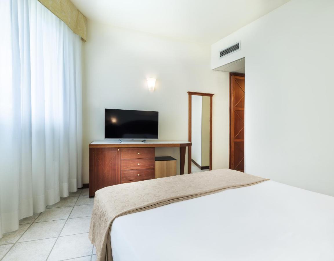 Standard Double Room,1399974026:JPEG