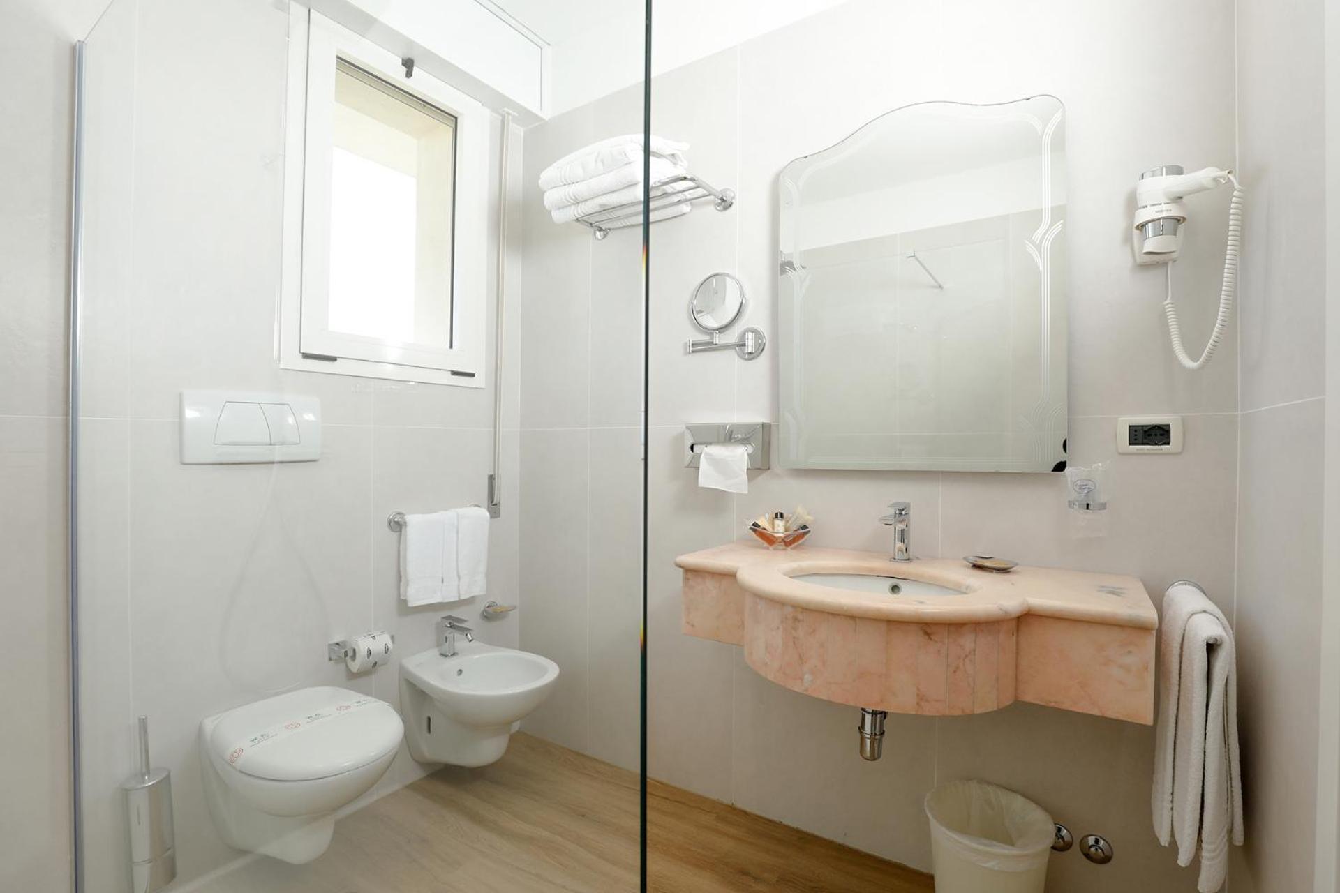 Deluxe Triple Room Side Sea View